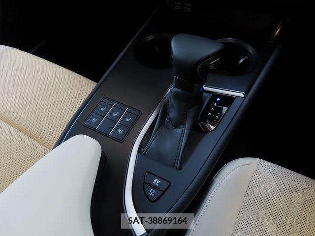 Lexus UX 2023-02 388150-21