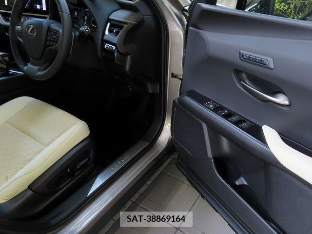 Lexus UX 2023-02 388150-13
