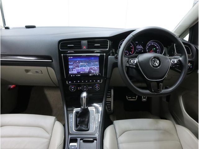 VolksWagen GOLF 2013-12 406-8