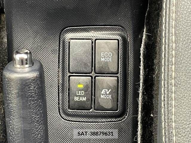 Toyota AQUA 2014-04 211926-6