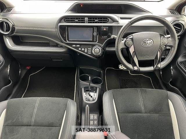 Toyota AQUA 2014-04 211926-1