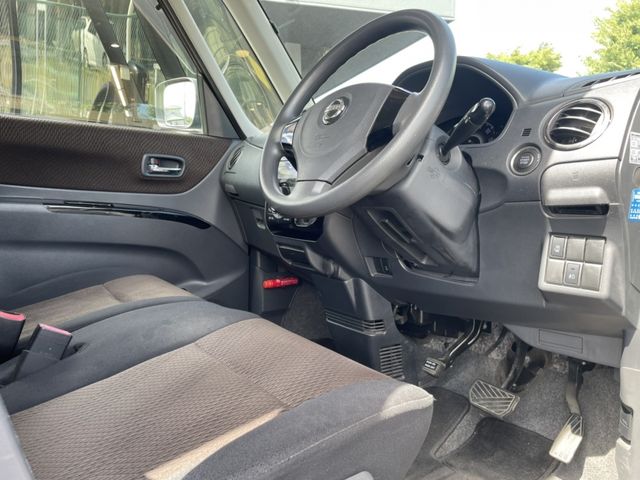 Nissan ROOX 2011-03 10085-5