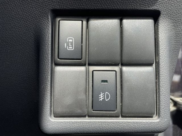 Nissan ROOX 2011-03 10085-14