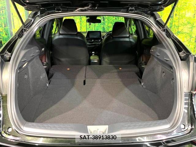 Toyota C-HR 2017-04 335982-10
