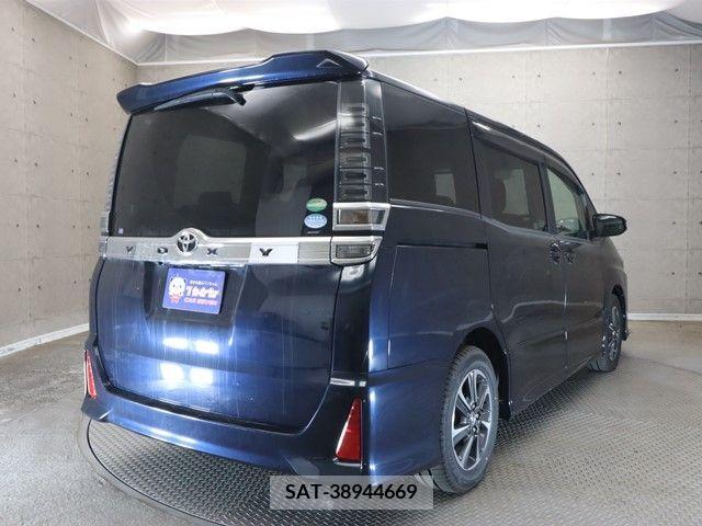 Toyota VOXY 2018-01 288996-1