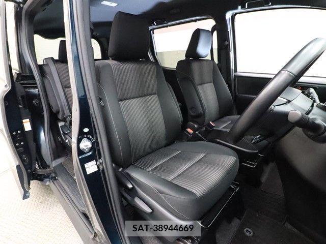 Toyota VOXY 2018-01 288996-3
