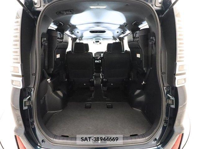 Toyota VOXY 2018-01 288996-8