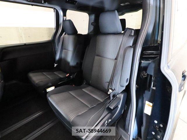 Toyota VOXY 2018-01 288996-6