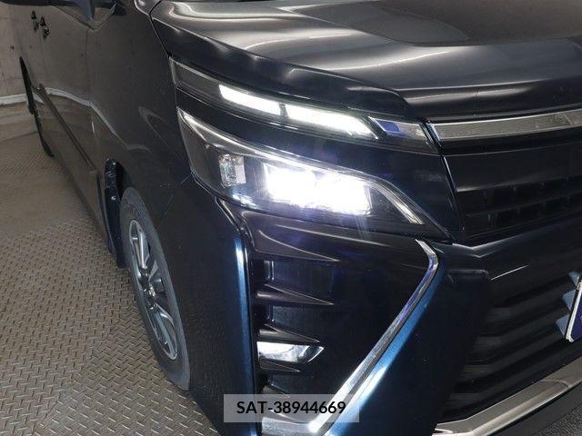 Toyota VOXY 2018-01 288996-19
