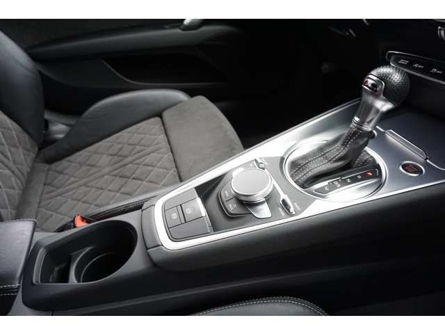 Audi TT 2020-03 22759-11