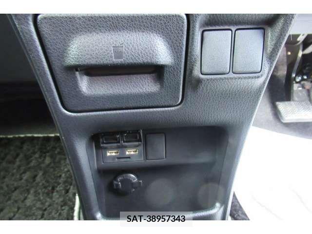 Toyota NOAH 2021-05 214069-13