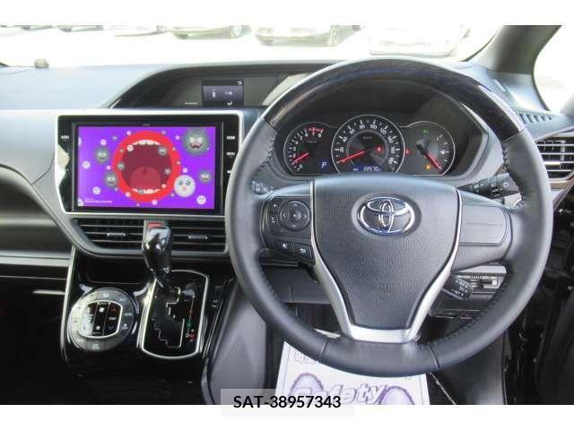 Toyota NOAH 2021-05 214069-8