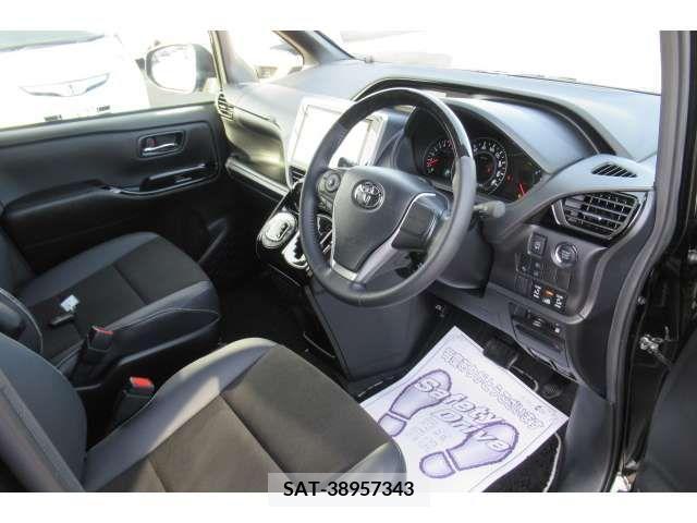Toyota NOAH 2021-05 214069-7