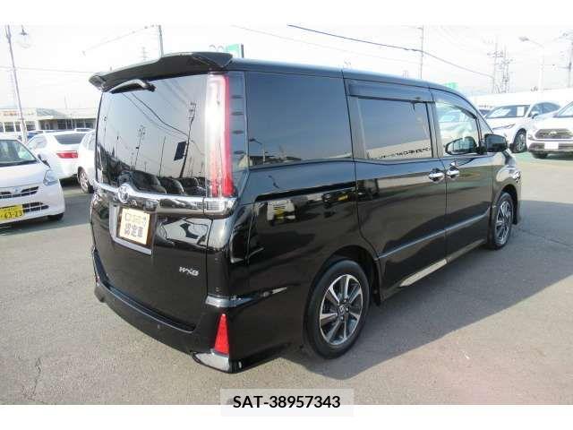 Toyota NOAH 2021-05 214069-3