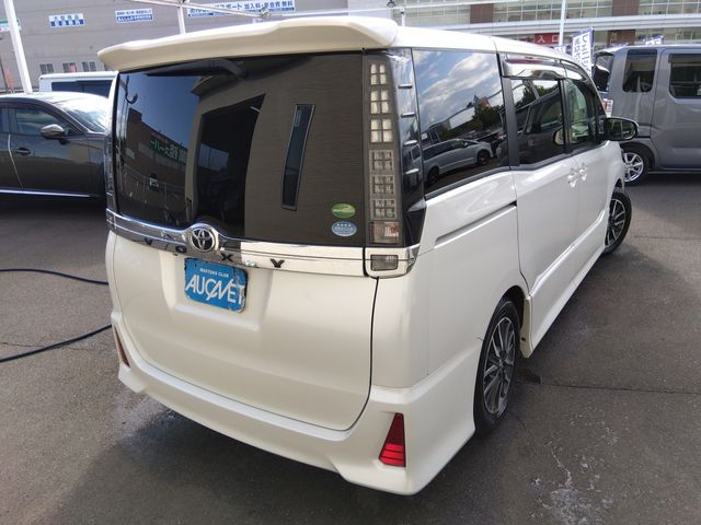 Toyota VOXY 2014-04 20766-1