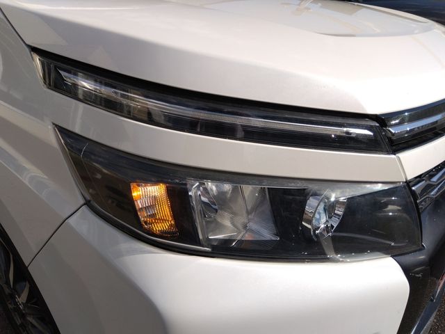 Toyota VOXY 2014-04 20766-5