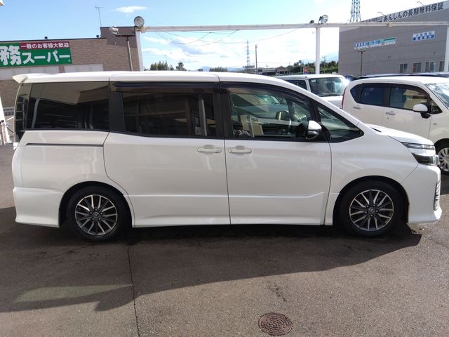 Toyota VOXY 2014-04 20766-3