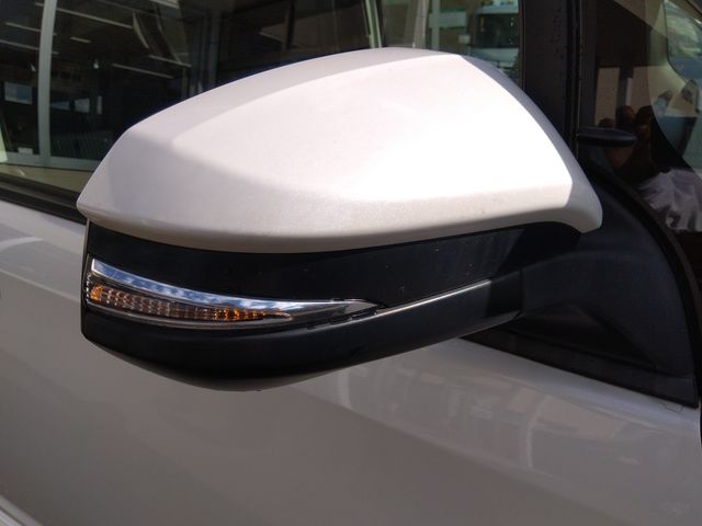 Toyota VOXY 2014-04 20766-6