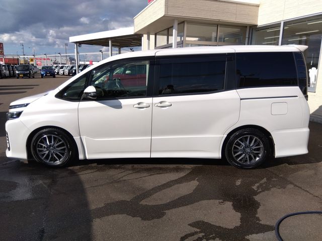 Toyota VOXY 2014-04 20766-4