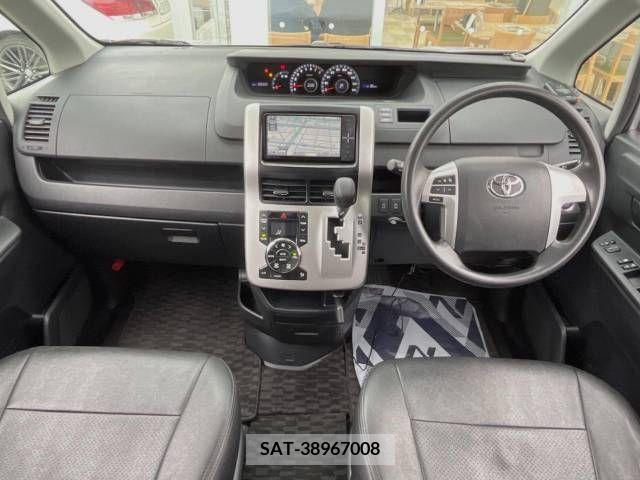 Toyota VOXY 2011-02 321333-1