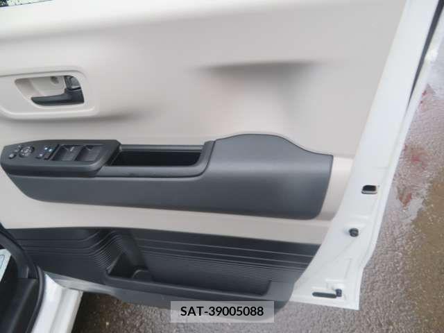Honda N BOX 2023-10 240812-17