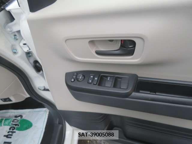 Honda N BOX 2023-10 240812-16