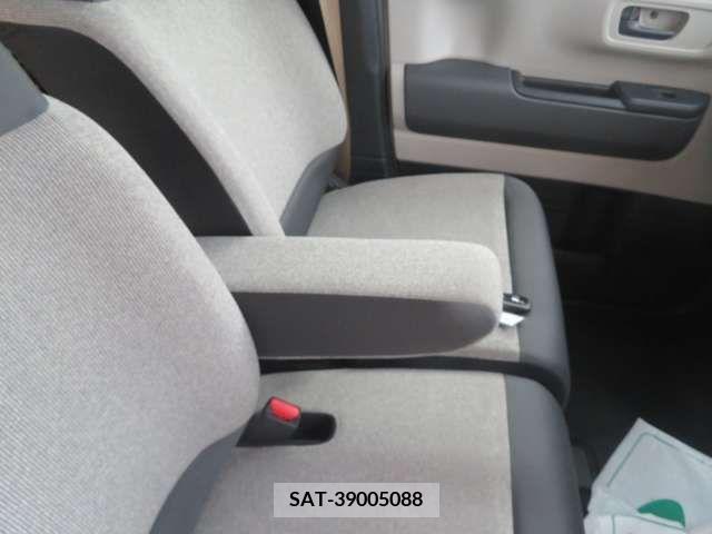 Honda N BOX 2023-10 240812-15