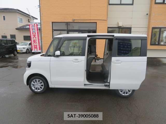Honda N BOX 2023-10 240812-18