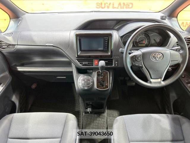 Toyota NOAH 2017-07 279457-1