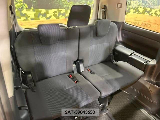 Toyota NOAH 2017-07 279457-10