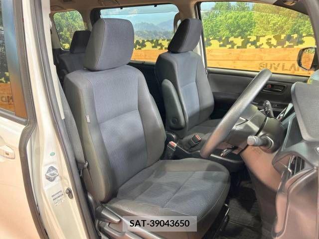 Toyota NOAH 2017-07 279457-8