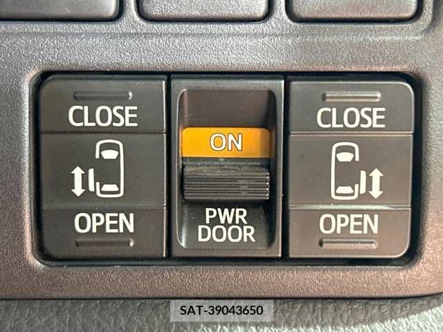 Toyota NOAH 2017-07 279457-7