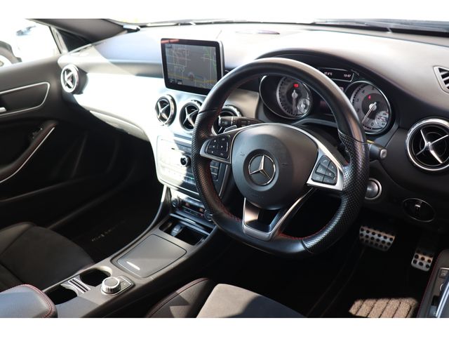 Mercedes Benz GLA-CLASS 2015-12 14865-10