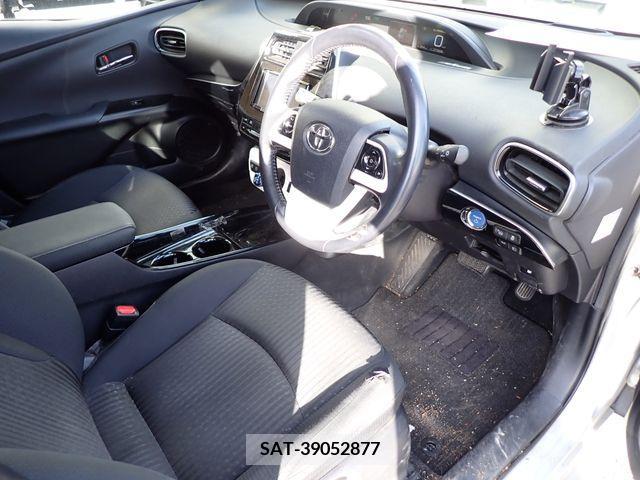Toyota PRIUS 2018-01 216096-1