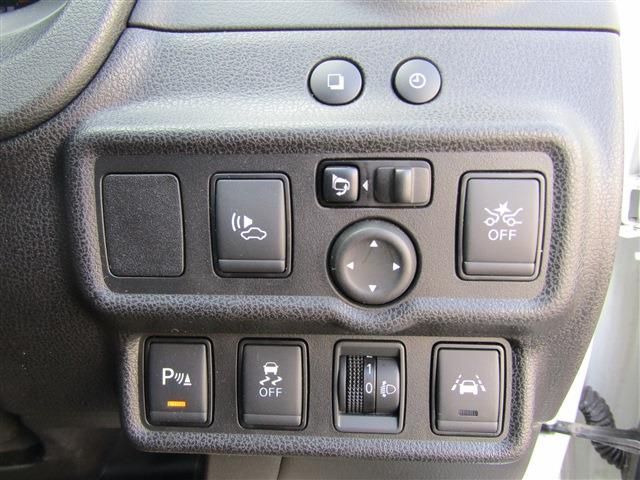 Nissan NOTE 2018-10 196229-13