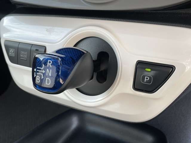 Toyota PRIUS 2017-01 20679-13