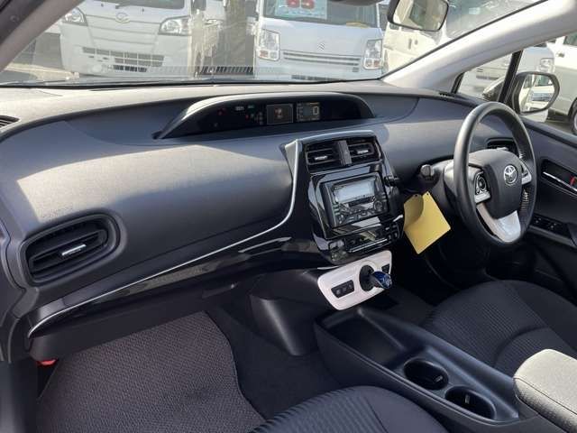 Toyota PRIUS 2017-01 20679-8
