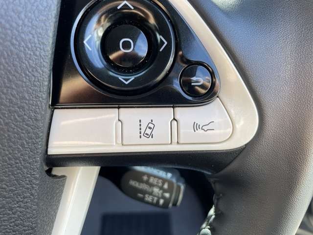 Toyota PRIUS 2017-01 20679-11