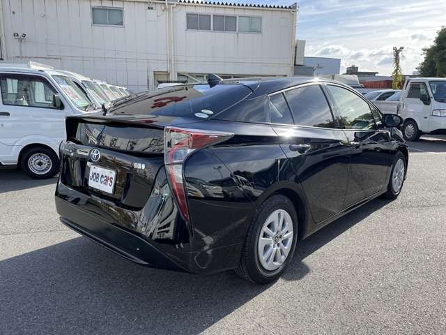 Toyota PRIUS 2017-01 20679-2