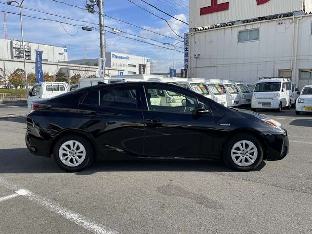 Toyota PRIUS 2017-01 20679-6