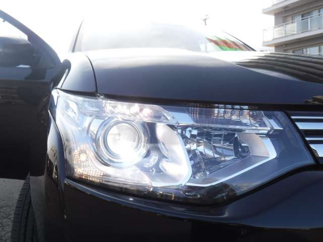 Mitsubishi OUTLANDER PHEV 2015-01 182266-15