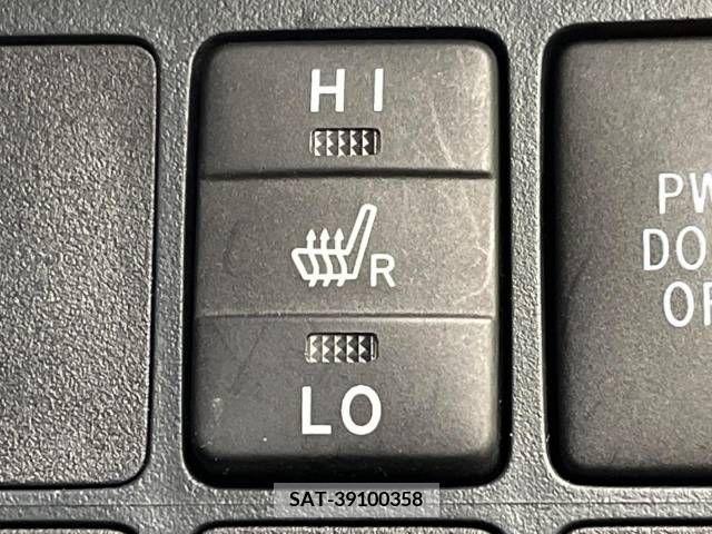 Toyota SPADE 2013-11 255218-3