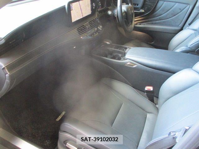Lexus LS 2021-05 304739-13