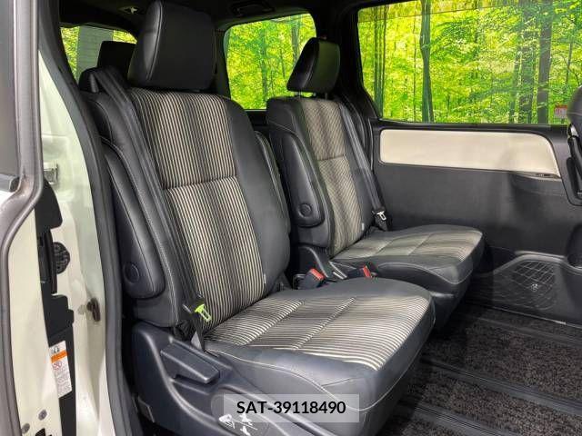 Toyota NOAH 2019-03 279465-9