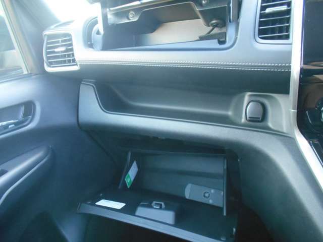 Nissan SERENA 2017-03 27008-16