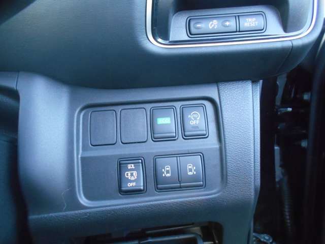 Nissan SERENA 2017-03 27008-7
