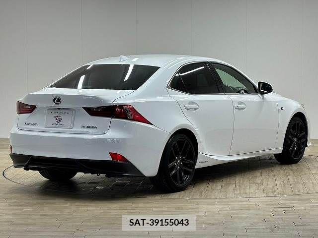 Lexus IS 2015-01 214266-15