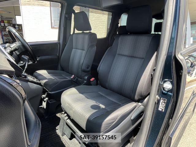 Toyota NOAH 2017-08 321535-9