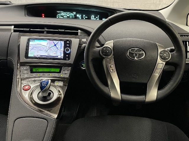 Toyota PRIUS PHV 2013-11 24063-1
