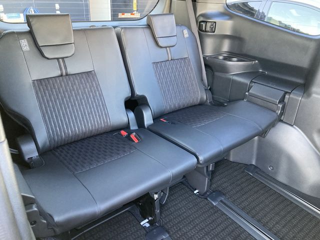 Toyota NOAH HYBRID 2023-11 29274-18